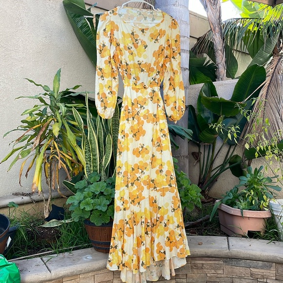 PEONY | HI NECK CITRUS YELLOW | CUT OUT DRESS - Picture 5 of 9